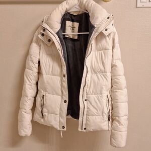 Abercrombie & Fitch Women's Cream Puffer Jacket